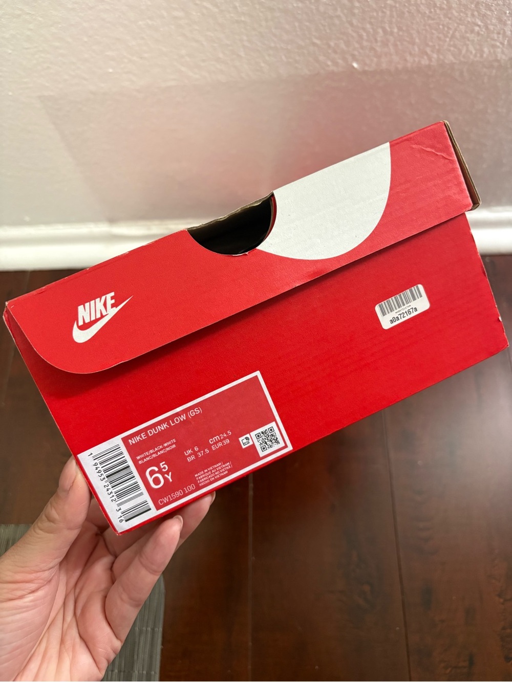 Nike Dunks Low (GS) - Picture 2 of 9
